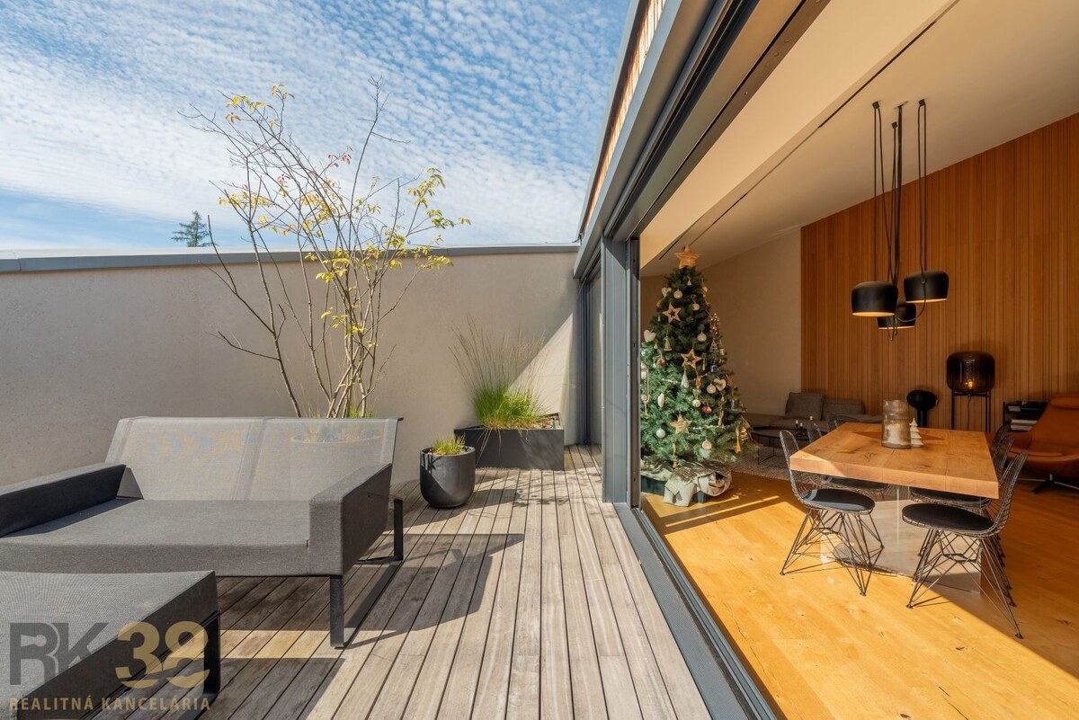 Exkluzívny 100 m² apartmán s terasou a výhľadom na Slavkovský štít — foto 8