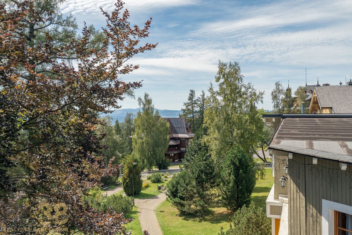 Exkluzívny 100 m² apartmán s terasou a výhľadom na Slavkovský štít — foto 9