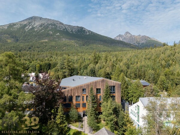 Exkluzívny 100 m² apartmán s terasou a výhľadom na Slavkovský štít