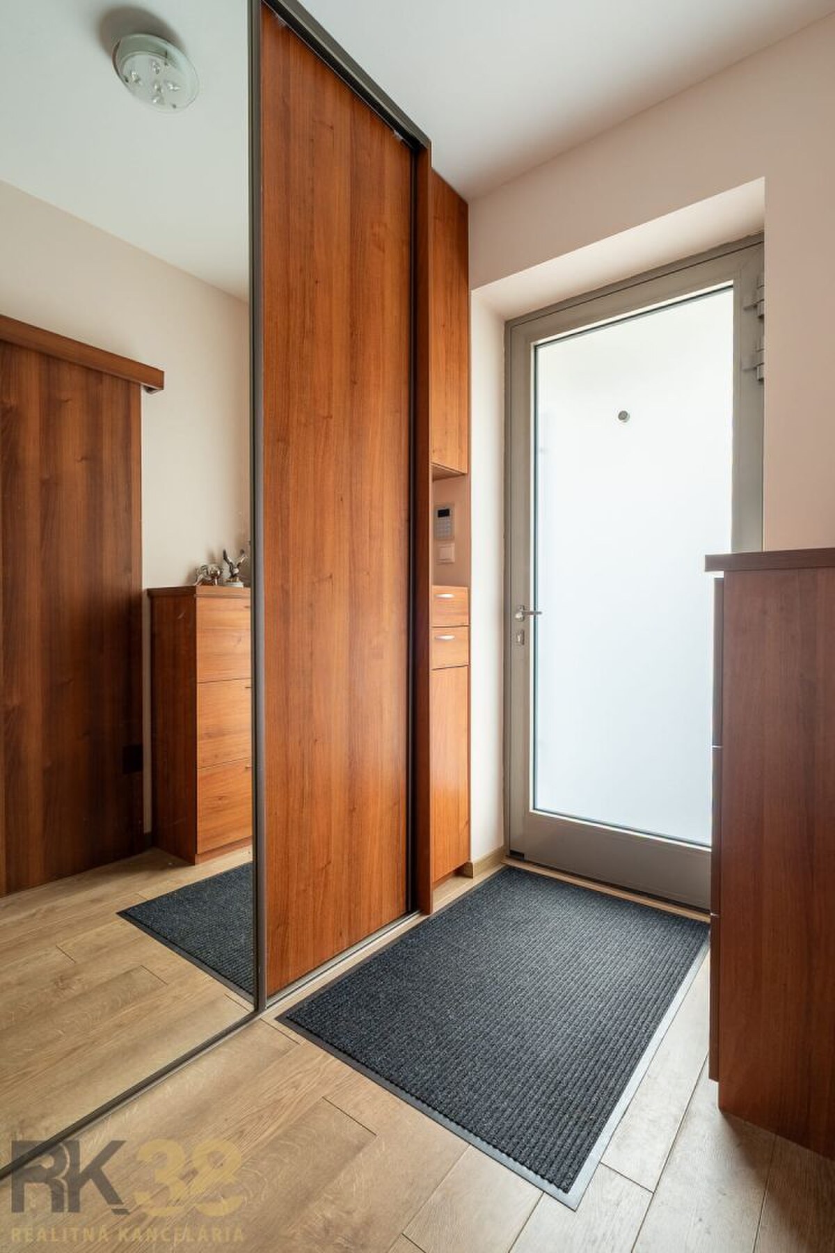 Výnimočná ponuka: Exkluzívny rodinný dom s investičným potenciálom — foto 7