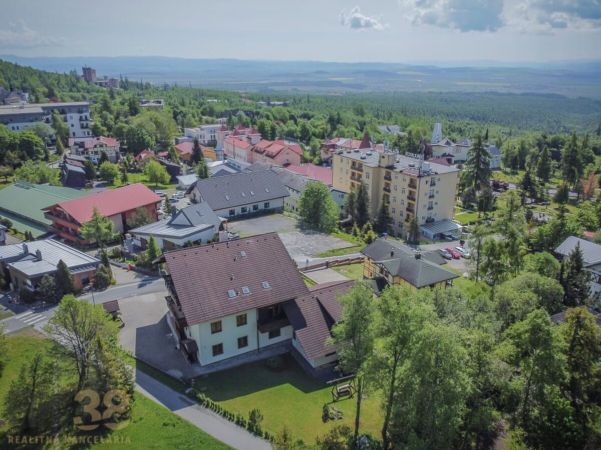 Znížená cena: priestranný apartmán s TOP polohou v Starom Smokovci — foto 4