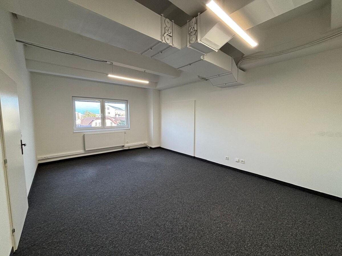 Prenájom kancelárskych priestorov v OD Prior v širšom centre Popradu — foto 14
