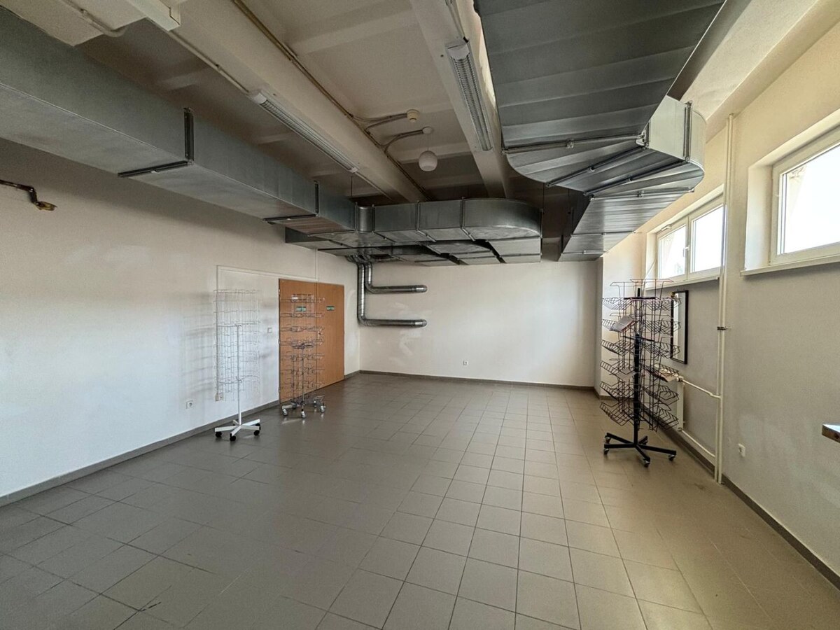 Prenájom kancelárskych priestorov v OD Prior v širšom centre Popradu — foto 5