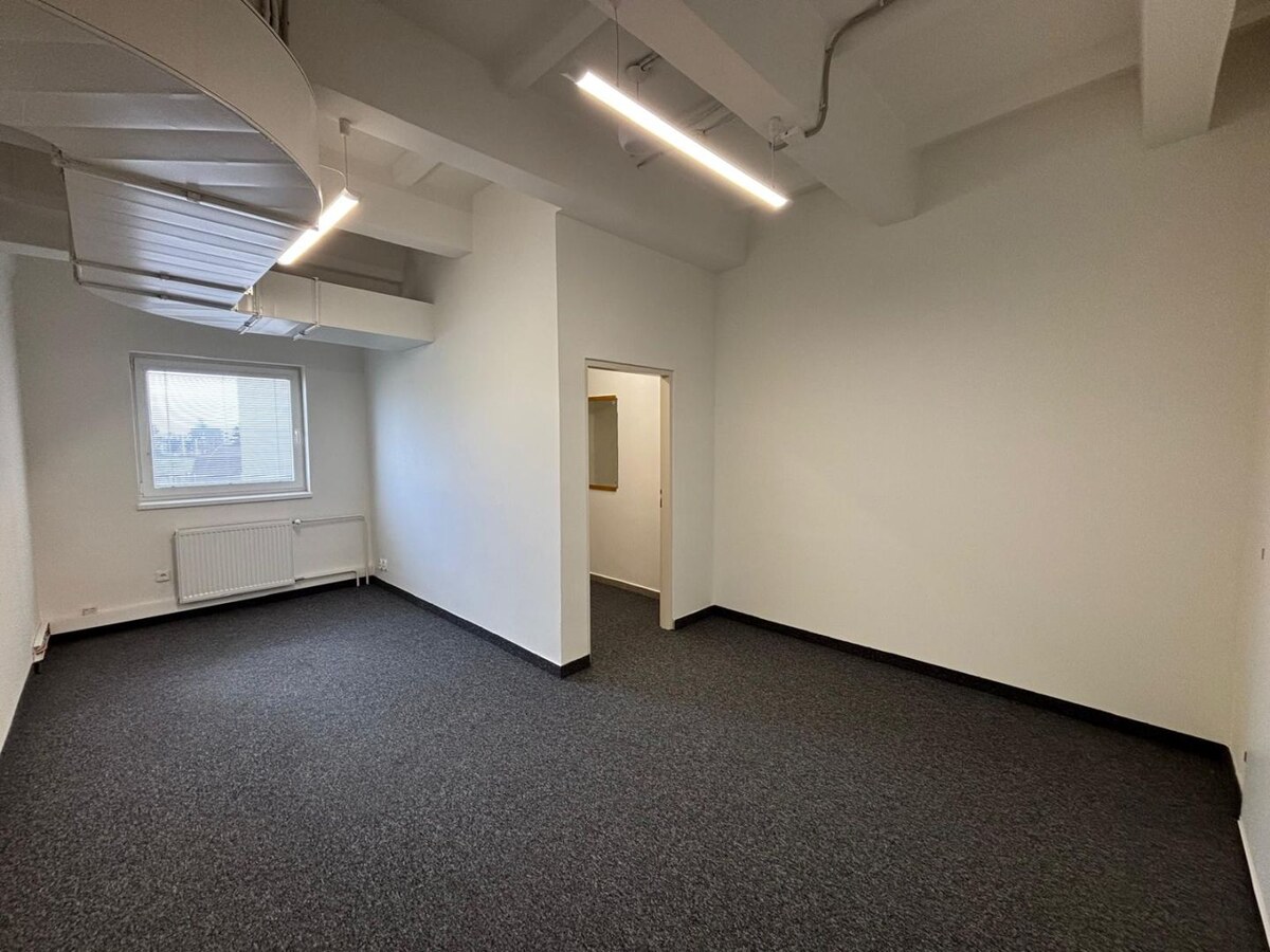 Prenájom kancelárskych priestorov v OD Prior v širšom centre Popradu — foto 8