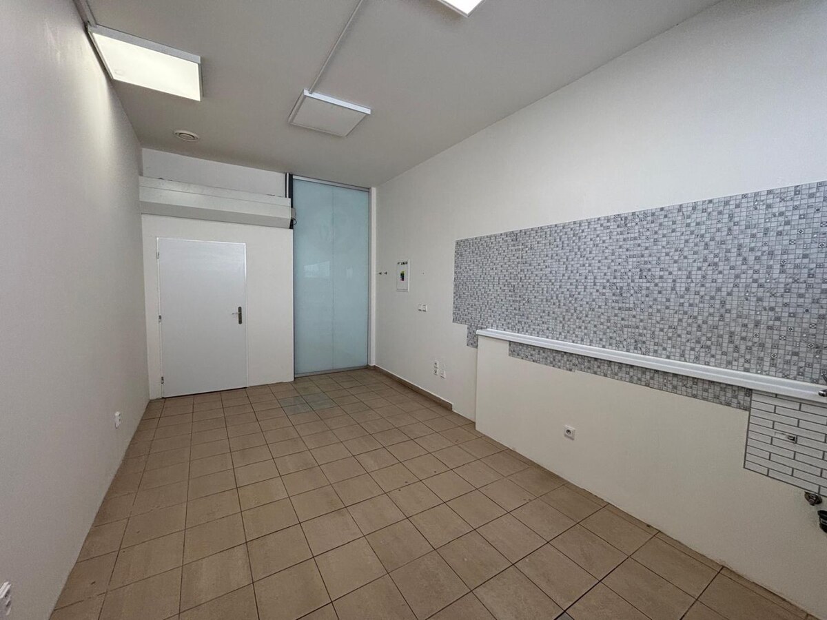 Prenájom kancelárskych priestorov v OD Prior v širšom centre Popradu — foto 9