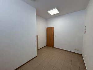 Prenájom kancelárskych priestorov v OD Prior v širšom centre Popradu — foto 10