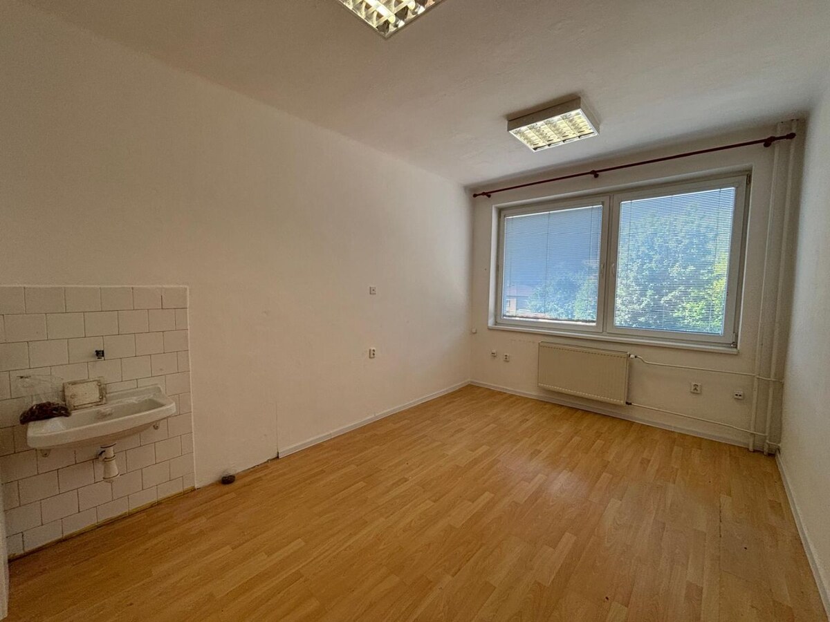 Prenájom kancelárskych priestorov/garáže v Kežmarku v centre — foto 3