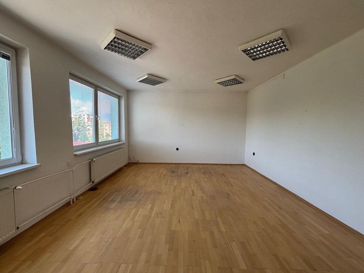 Prenájom kancelárskych priestorov/garáže v Kežmarku v centre — foto 7