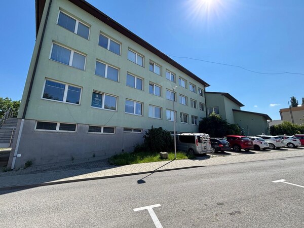 Prenájom kancelárskych priestorov/garáže v Kežmarku v centre