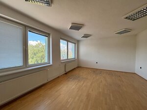 Prenájom kancelárskych priestorov/garáže v Kežmarku v centre — foto 6