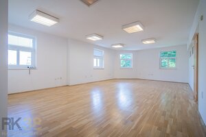 Prenájom kancelárskych priestorov s výbornou polohou blízko stanice — foto 5