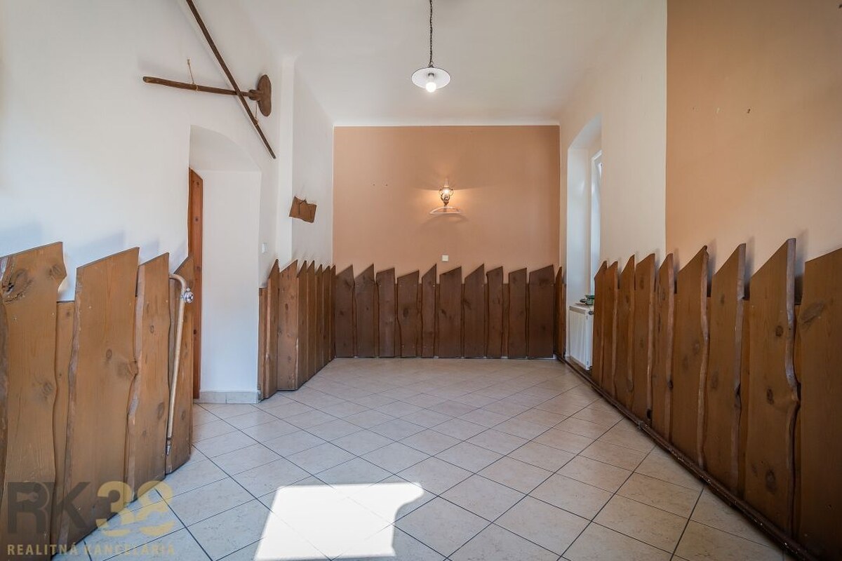 Reštauračný objekt s možnosťou prestavby na byty či kancelárie — foto 10