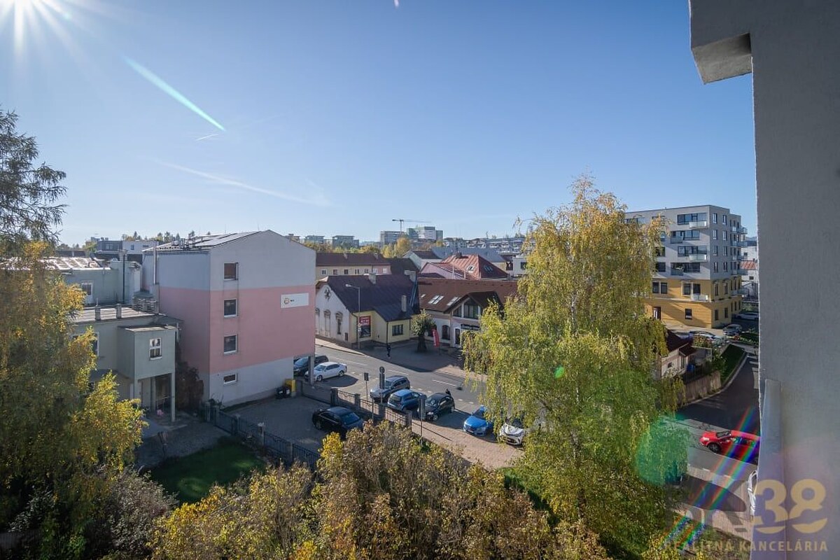 Priestranný 4-izbový byt v skvelej lokalite priamo v centre mesta — foto 11