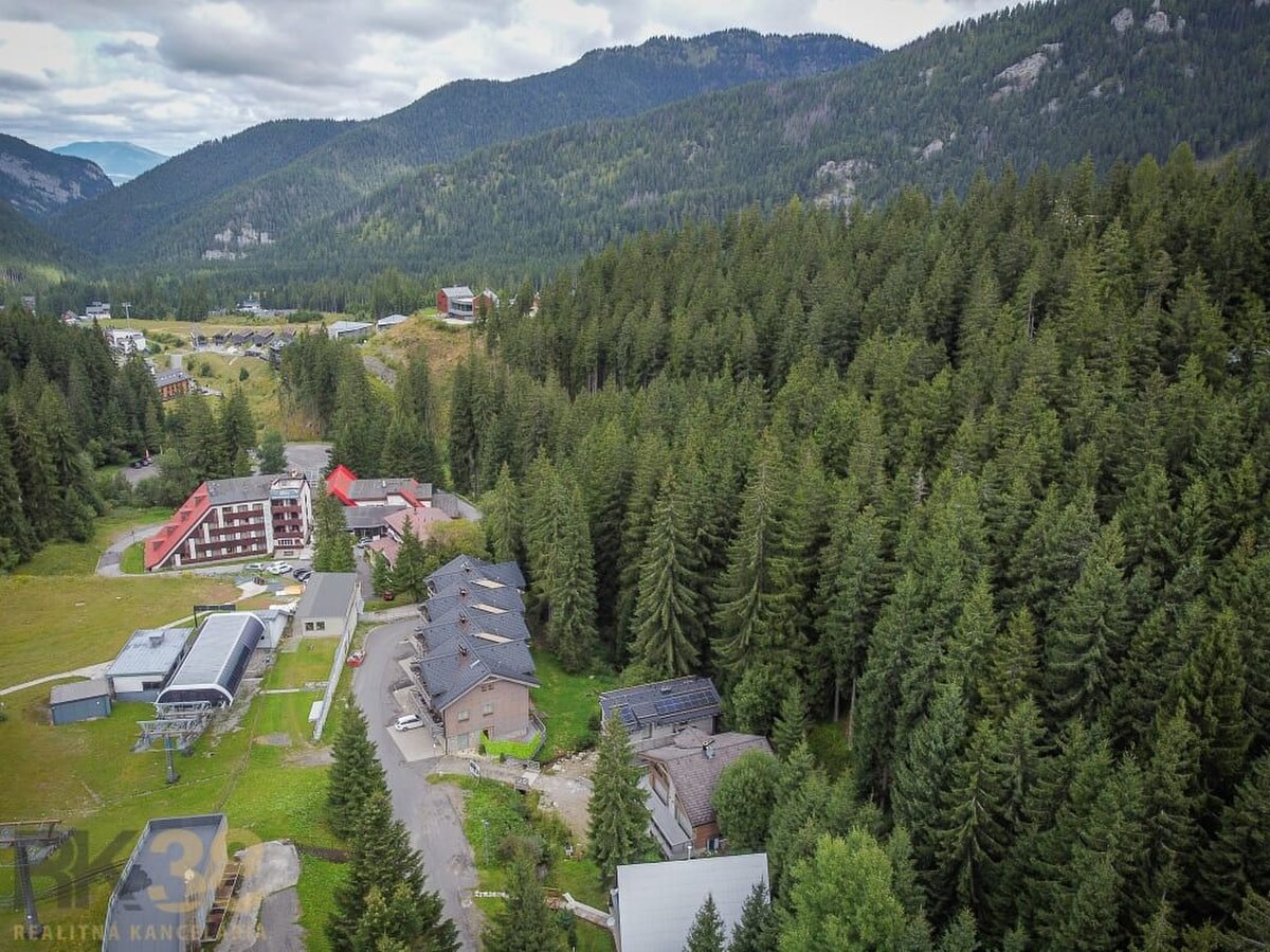 Moderný investičný chalet s troma apartmánmi na svahu v Jasnej — foto 4