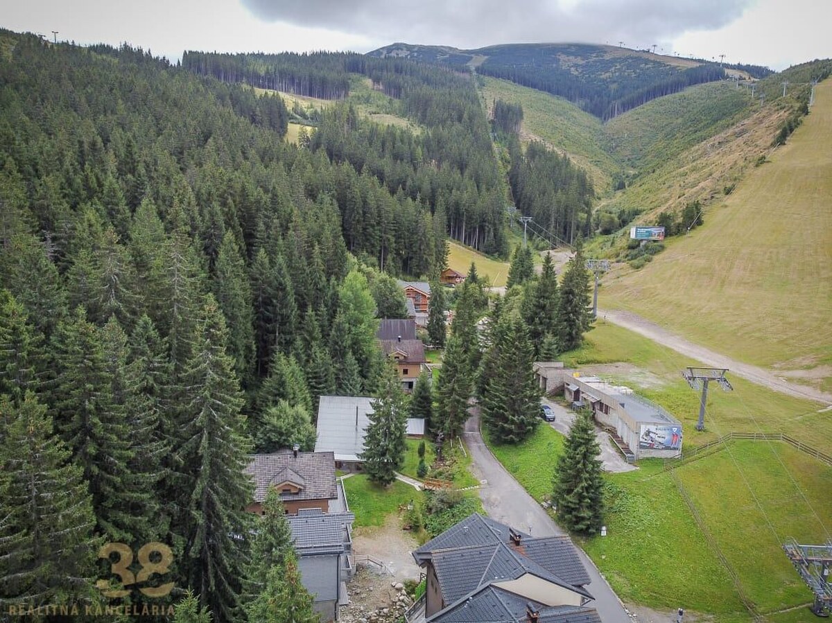 Moderný investičný chalet s troma apartmánmi na svahu v Jasnej — foto 6