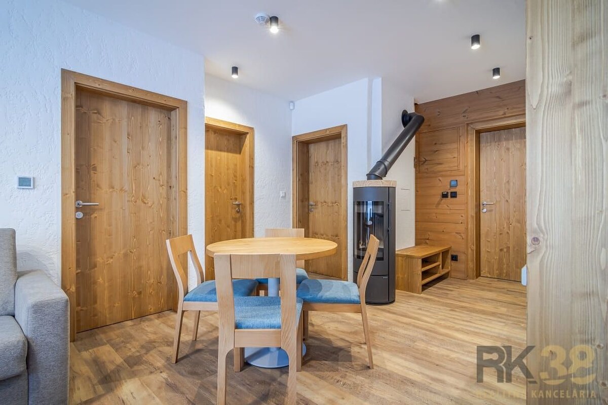 Moderný investičný chalet s troma apartmánmi na svahu v Jasnej — foto 9