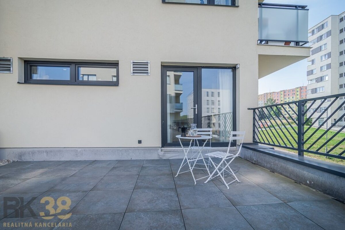 Exkluzívny 4-izbový apartmán s dvomi terasami a samostatným vstupom — foto 15