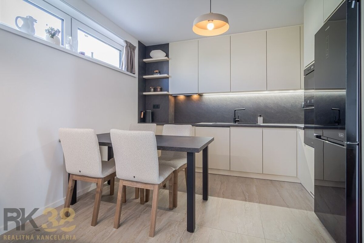 Exkluzívny 4-izbový apartmán s dvomi terasami a samostatným vstupom — foto 3