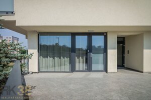 Exkluzívny 4-izbový apartmán s dvomi terasami a samostatným vstupom — foto 16