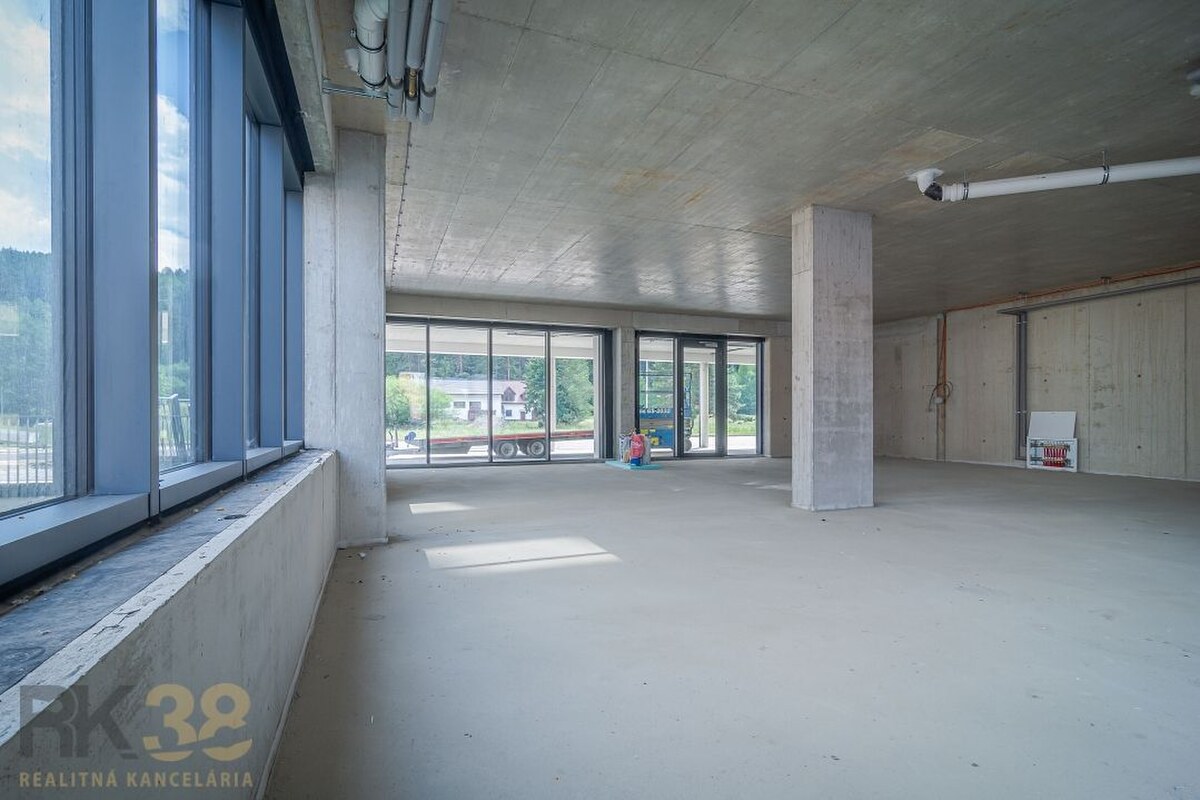 Na predaj–priestranné obchodné priestory v projekte Baťove rezidencie — foto 8