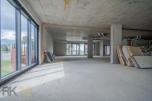 Na predaj–priestranné obchodné priestory v projekte Baťove rezidencie — foto 4
