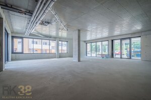 Na predaj–priestranné obchodné priestory v projekte Baťove rezidencie — foto 7
