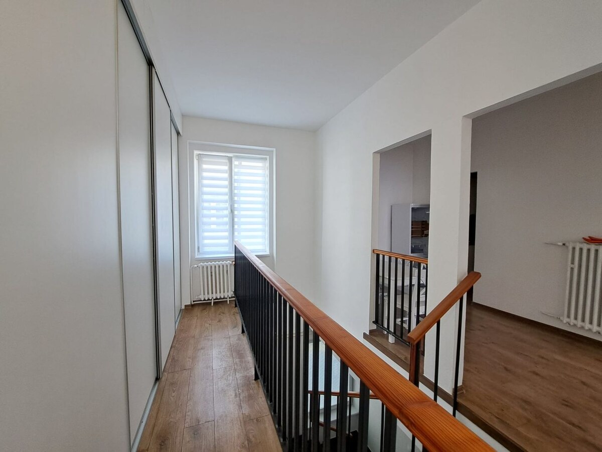 Priestranný 2,5-izbový byt (100 m²) priamo na Námestí sv. Egídia — foto 2