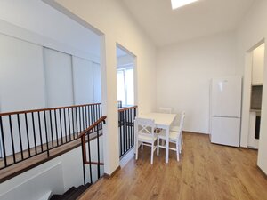 Priestranný 2,5-izbový byt (100 m²) priamo na Námestí sv. Egídia — foto 1
