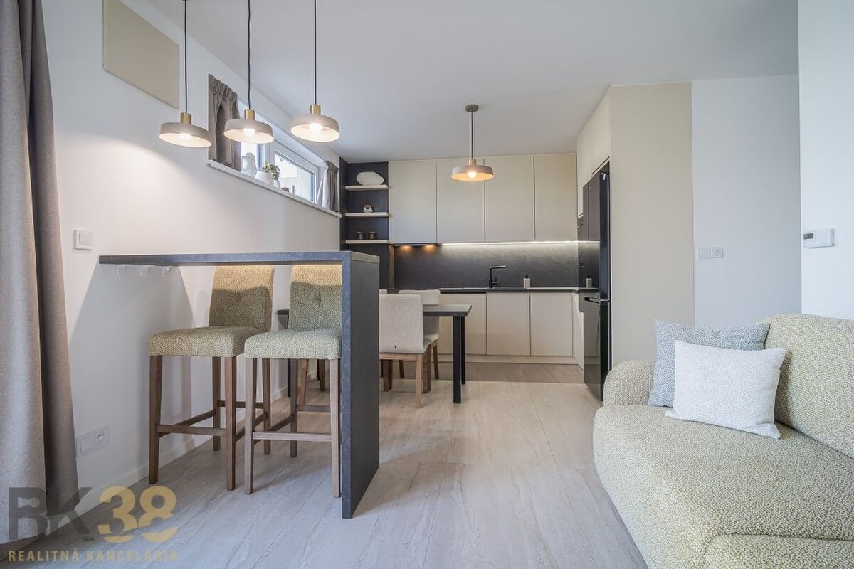 Na prenájom kompletne zariadený 4-izbový apartmán s dvomi terasami