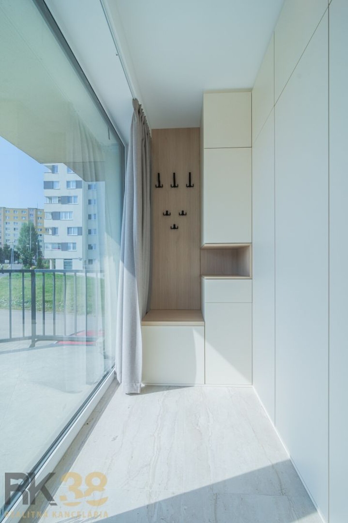 Na prenájom kompletne zariadený 4-izbový apartmán s dvomi terasami — foto 13