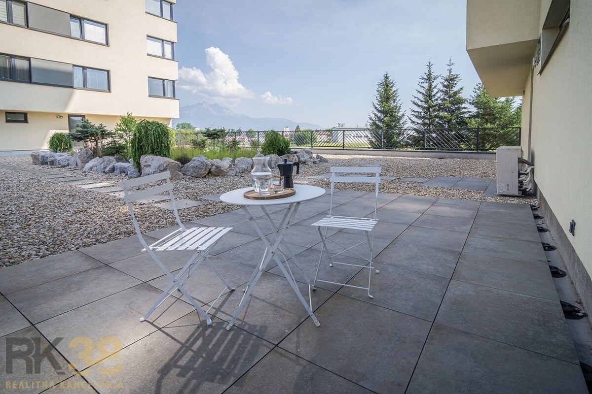 Na prenájom kompletne zariadený 4-izbový apartmán s dvomi terasami — foto 14