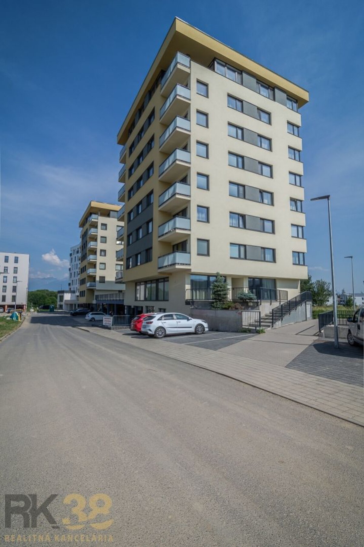 Na prenájom kompletne zariadený 4-izbový apartmán s dvomi terasami — foto 18