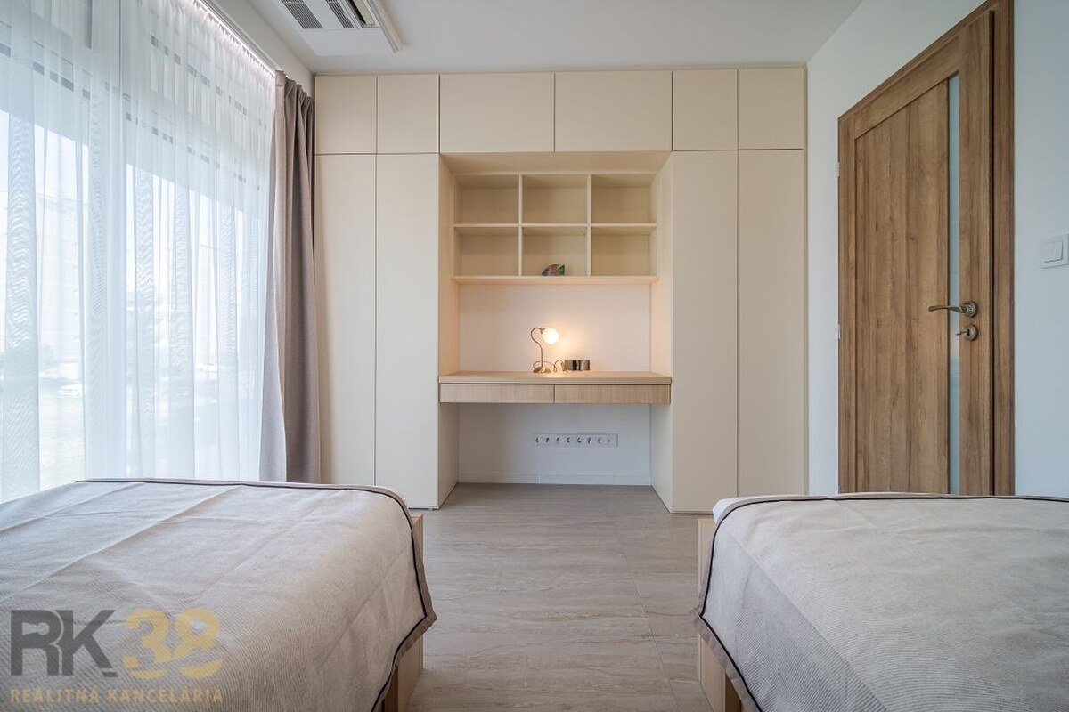Na prenájom kompletne zariadený 4-izbový apartmán s dvomi terasami — foto 7