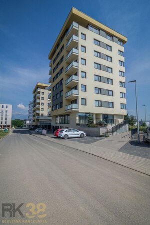 Na prenájom kompletne zariadený 4-izbový apartmán s dvomi terasami — foto 18