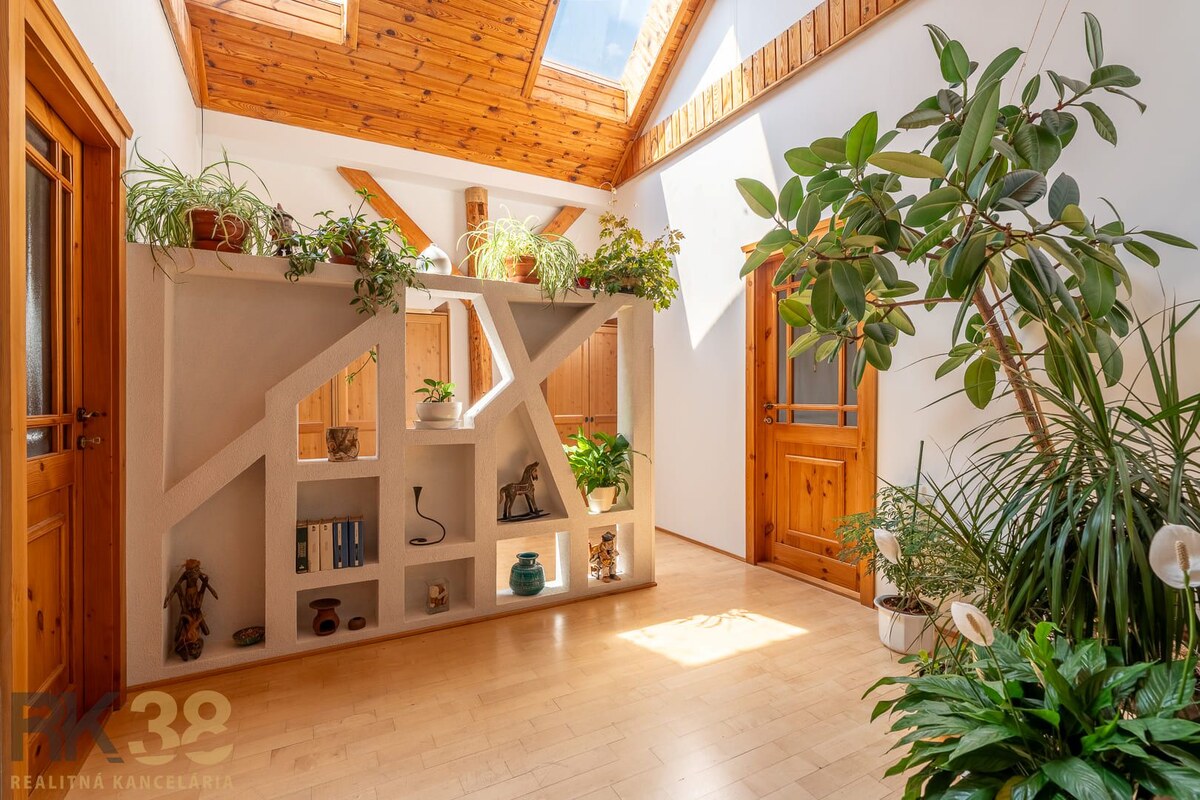 Výnimočný rodinný dom s investičným potenciálom — foto 11