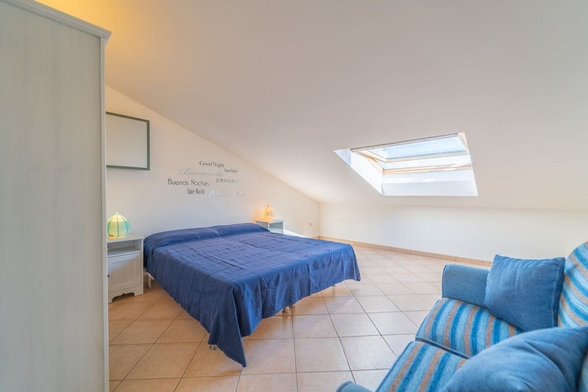 Dvojpodlažný 4-izbový apartmán len pár minút od pláží, Sardínia — foto 6