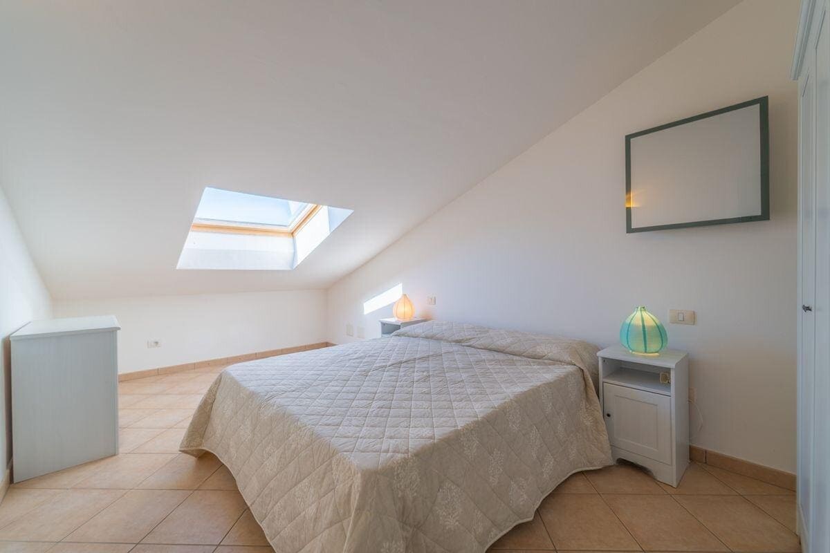 Dvojpodlažný 4-izbový apartmán len pár minút od pláží, Sardínia — foto 7