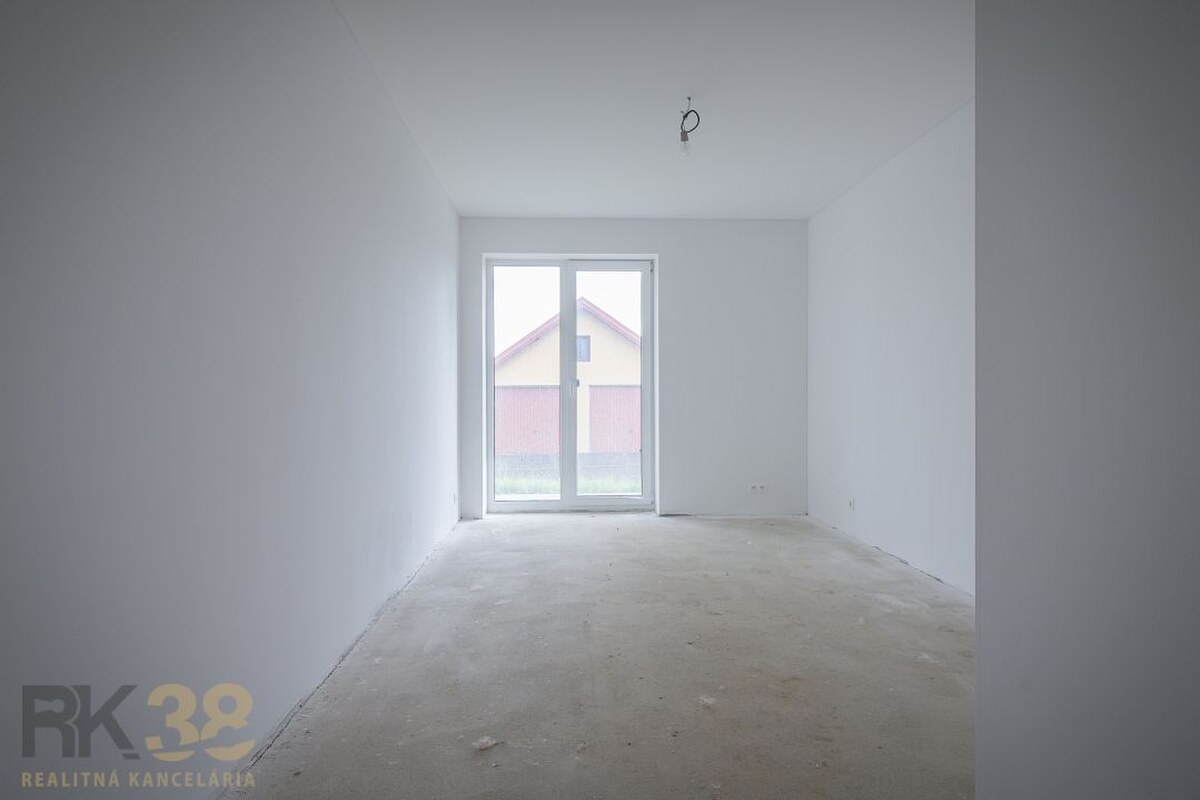 4-izbový byt s garážou, terasou a vlastnou záhradou, Stará Lesná — foto 4