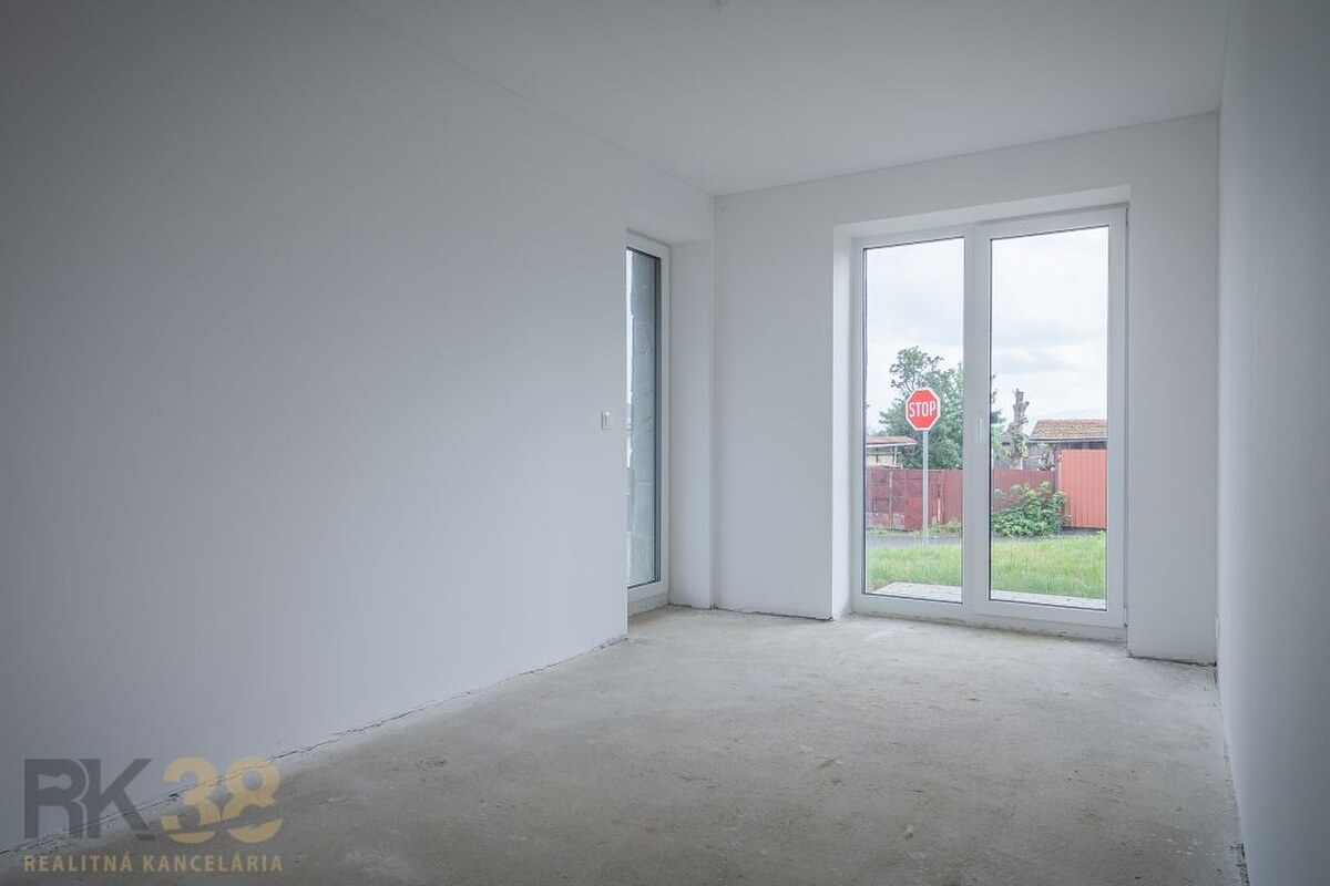 4-izbový byt s garážou, terasou a vlastnou záhradou, Stará Lesná — foto 5