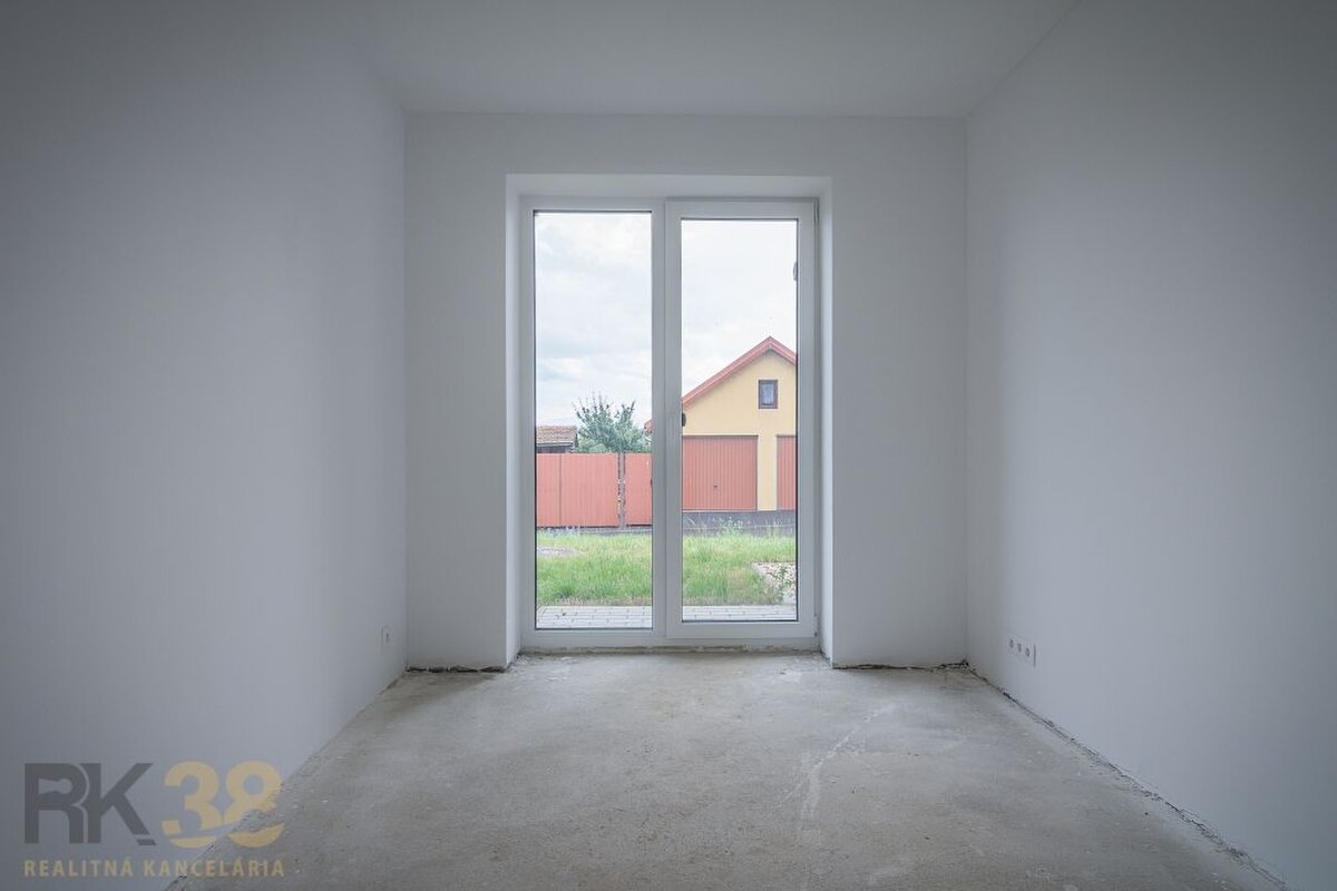 4-izbový byt s garážou, terasou a vlastnou záhradou, Stará Lesná — foto 8