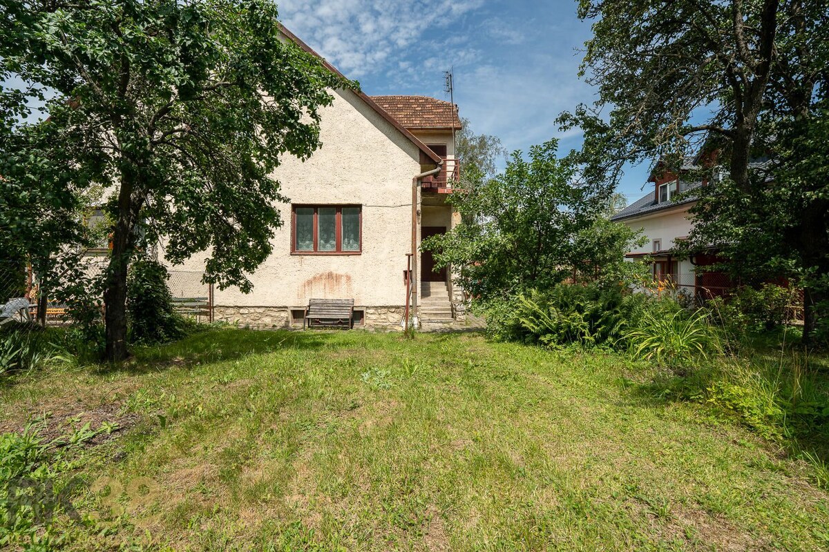 Rodinné bývanie s veľkým pozemkom a potenciálom ďalšej výstavby — foto 11