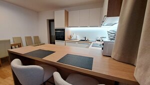 Lukratívny a priestranný 2-izbový apartmán v Mlynici na prenájom — foto 3
