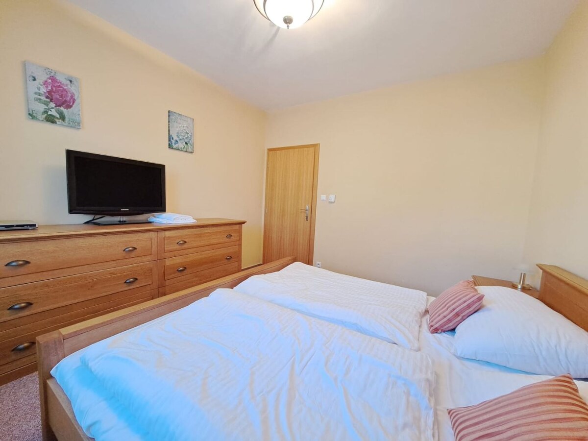 Priestranný apartmán v Starej Lesnej na prenájom — foto 10