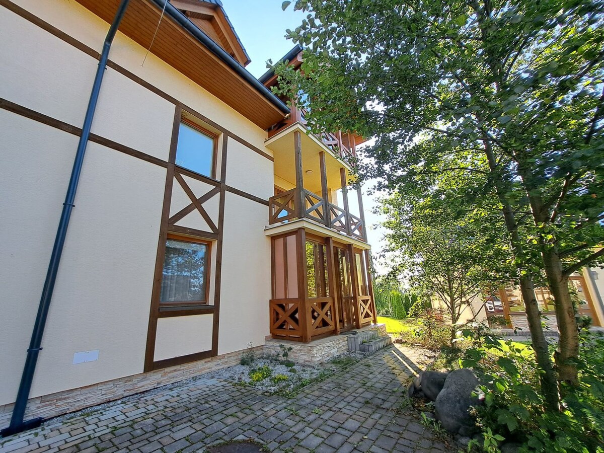 Priestranný apartmán v Starej Lesnej na prenájom — foto 18