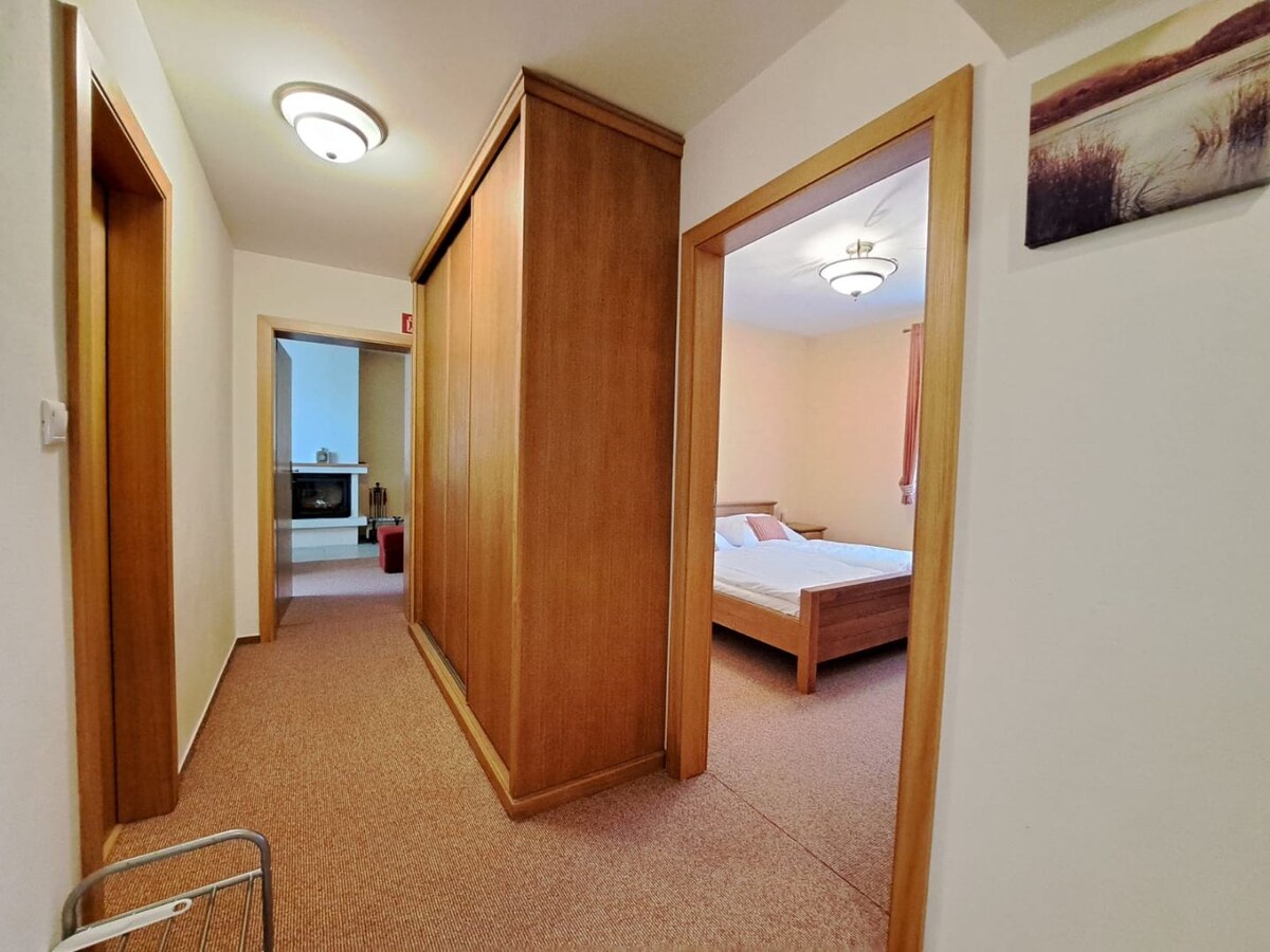 Priestranný apartmán v Starej Lesnej na prenájom — foto 6