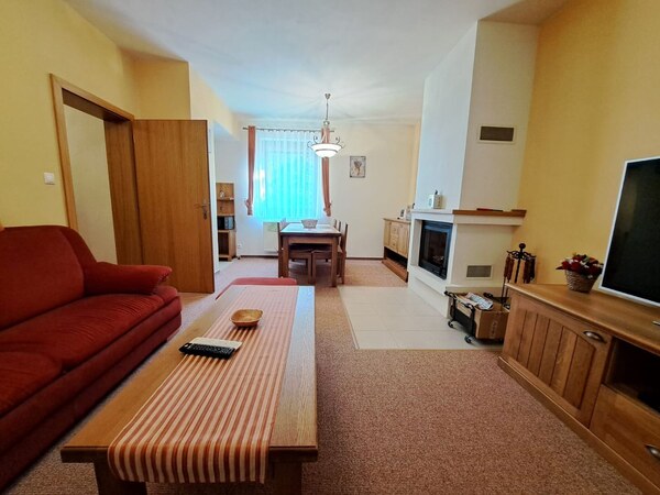 Priestranný apartmán v Starej Lesnej na prenájom