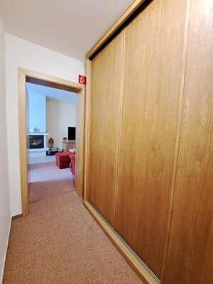 Priestranný apartmán v Starej Lesnej na prenájom — foto 7