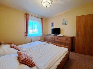 Priestranný apartmán v Starej Lesnej na prenájom — foto 9