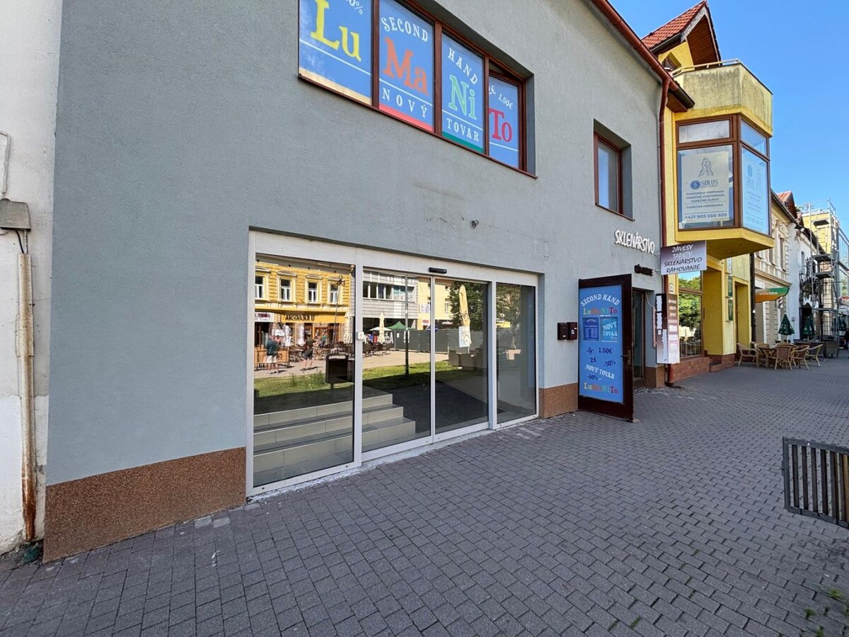 Na prenájom obchodný priestor s výkladom a parkovaním v centre mesta