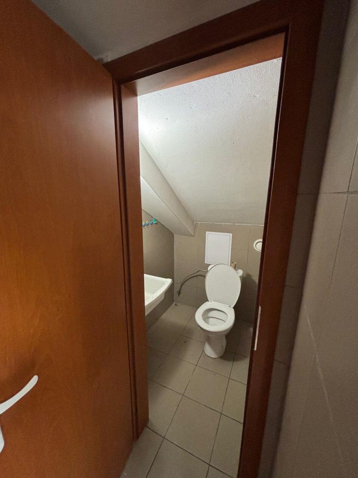 Na prenájom obchodný priestor s výkladom a parkovaním v centre mesta — foto 10